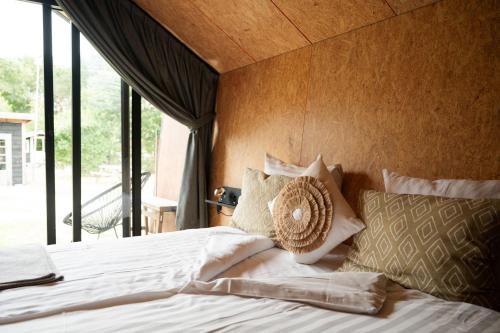 Tenthuisje in het groen, een suite met eigen badkamer, Callantsoog (Foto 2)