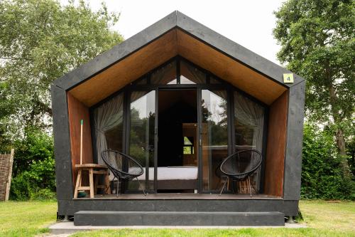 Hage, Tenthuisje in het groen, een suite met eigen badkamer in Callantsoog