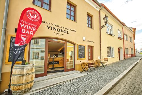 Buitenkant, Enotéka Vinofol - winebar & café & apartments (Enoteka Vinofol - winebar & cafe & apartments) in Mikulov