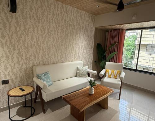 Wabi Sabi 2Bhk Furnished Apartment WiFi Kitchen Smart Tv by Abhibha Stays in Sonari