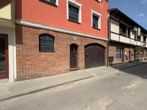 Willa BROWAR pokoje gościnne w centrum miasta na starówce, Self check in 24H, FV, TV Smart, Darmowe Wi-Fi, Parking, W sąsiedztwie restauracji i kawiarni, Usługi escort zakazane