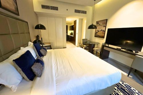 Stunning Burj Views Studio Mins to Dubai Mall 603, Dubai (photo 3)
