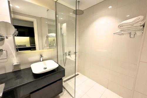 Stunning Burj Views Studio Mins to Dubai Mall 603, Dubai (photo 6)
