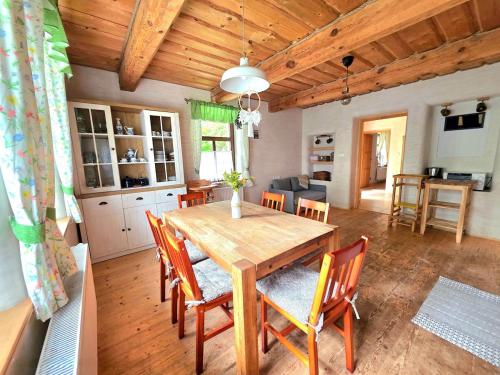 Chalupa u Jezírka ve Střihově (Chalupa u Jezirka ve Strihove) in โนวี บีจอฟ