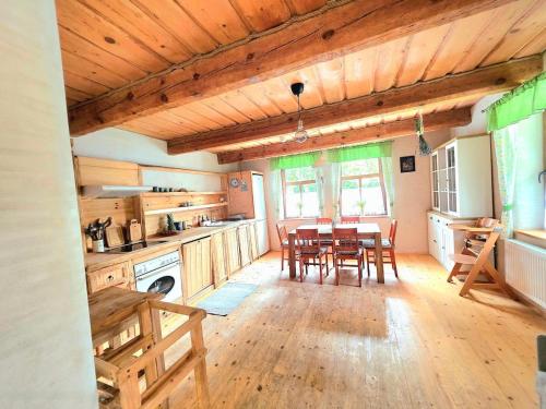 Chalupa u Jezírka ve Střihově (Chalupa u Jezirka ve Strihove) in โนวี บีจอฟ