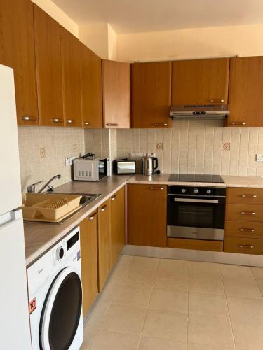 Yasemin One Bedroom Apartment, No 202 - by IMH Travel & Tours in Пафос