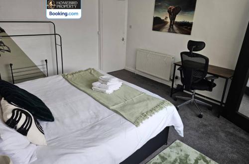 5 Bedroom House By Homebird Property Management Short Lets & Serviced Accommodation Leeds With Free Parking & Garden, Leeds (Foto 6)