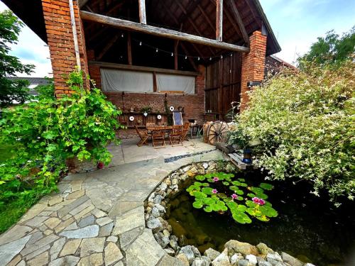 Chalupa u Jezírka ve Střihově (Chalupa u Jezirka ve Strihove) in โนวี บีจอฟ