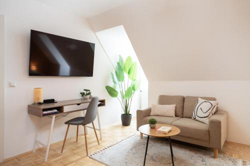 Altstadt Suite Jakominiplatz - 2BR Lift & Free Parking by HERO HOMES Graz - image 2