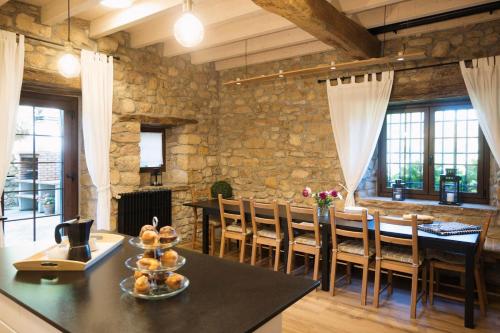 La Casa Vieja en Castañeda (La Casa Vieja en Castaneda) in Pomaluengo
