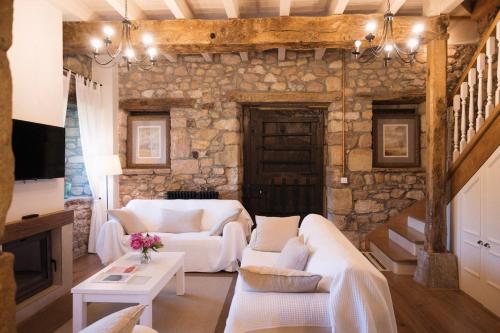 La Casa Vieja en Castañeda (La Casa Vieja en Castaneda) in Pomaluengo