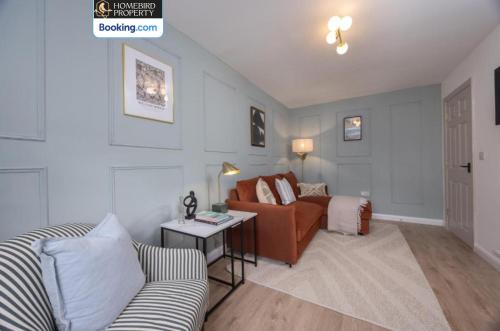 Luxuriou 5 Bedroom House By Homebird Property Management Short Lets & Serviced Accommodation Leeds With Private Parking & Free WiFi, Leeds (Foto 3)