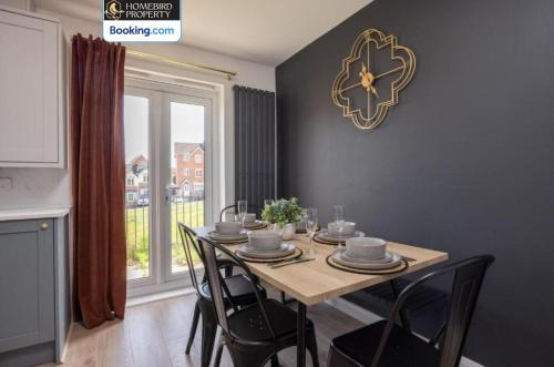 Luxuriou 5 Bedroom House By Homebird Property Management Short Lets & Serviced Accommodation Leeds With Private Parking & Free WiFi, Leeds (Foto 2)