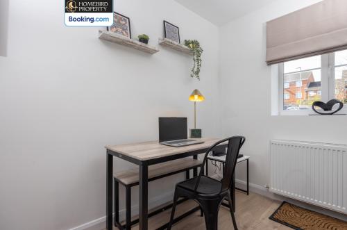 Luxuriou 5 Bedroom House By Homebird Property Management Short Lets & Serviced Accommodation Leeds With Private Parking & Free WiFi, Leeds (Foto 6)