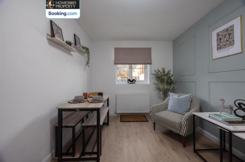 Luxuriou 5 Bedroom House By Homebird Property Management Short Lets & Serviced Accommodation Leeds With Private Parking & Free WiFi, Leeds (Foto 7)