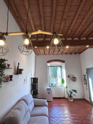 Peaceful Pause in Livorno Cozy apartment for 3-4 people with Private Parking