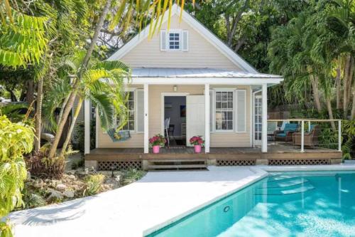 Elizabeth's Secret - Old Town Key West