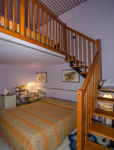Hotel Rex - image 8