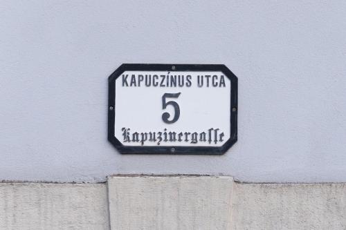 Room with 2 beds in the Old Town, Bratislava (photo 10)