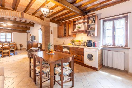 virtuve, Villa Soli - Casa in Pietra con Piscina Panoramica in Villa Collemandina