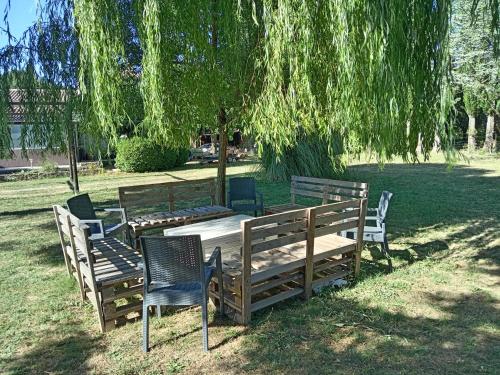 Le Val du Pyrate Petit déj compris, piscine, parking (Le Val du Pyrate Petit dej compris, piscine, parking) in Colonzelle