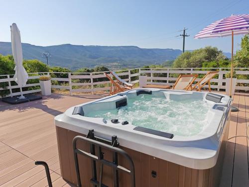 Peace, relaxation, nature, and the sea in Caragol