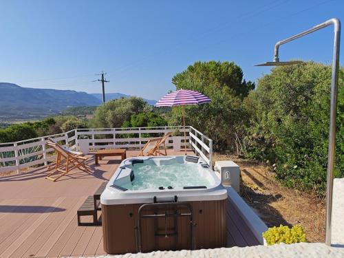 Peace, relaxation, nature, and the sea in Caragol