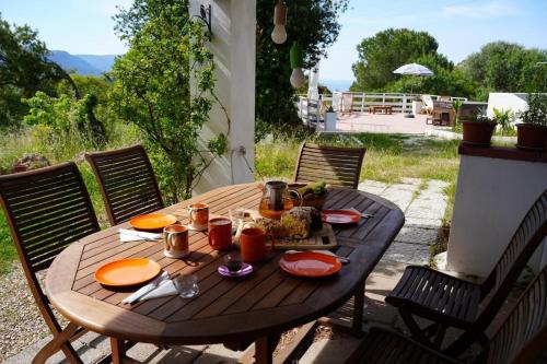 Peace, relaxation, nature, and the sea in Caragol