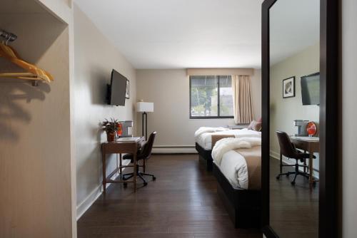 The Andrew Hotel - image 11