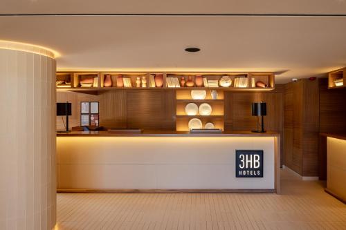 Front desk [24-hour]