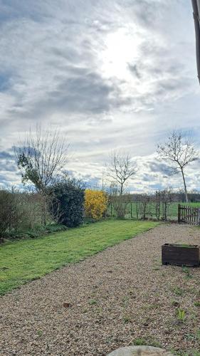 Dārzs, Le Gîte des Bruns (Le Gite des Bruns) in Paray Le Fresil
