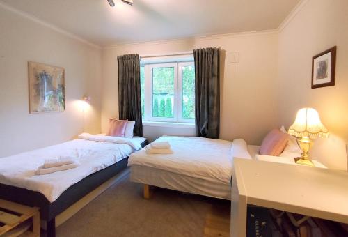 Førde sentrum - Lindbøen Gjesterom in ฟอร์ด