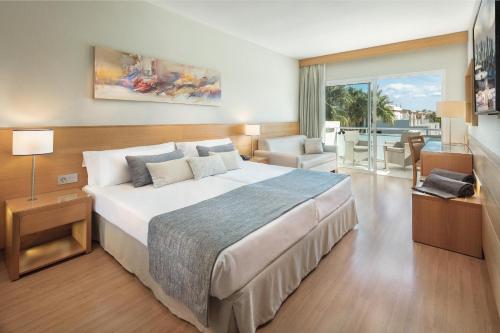 2 twin beds, 1 sofa bed