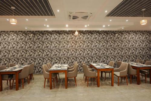 Hotel Praada Residency in โกทามังคาลาม