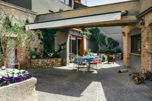 Létesítmények, Cal Rajoler in Cabanes (Girona)