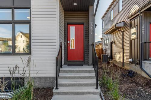 King Bed, AC, Fenced Yard, Family Friendly, 5 min South Health Campus, Calgary (zdjęcie 5)