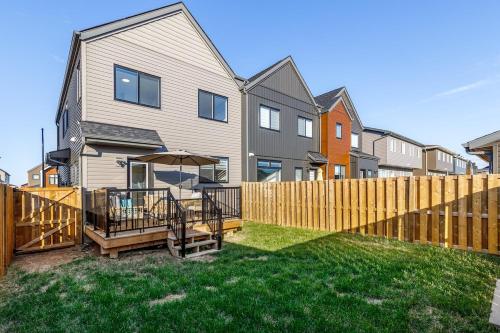 King Bed, AC, Fenced Yard, Family Friendly, 5 min South Health Campus, Calgary (zdjęcie 9)
