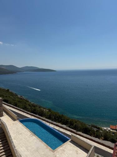 Waterfront Studio Apartment - Marina Village in ราโดวิชี