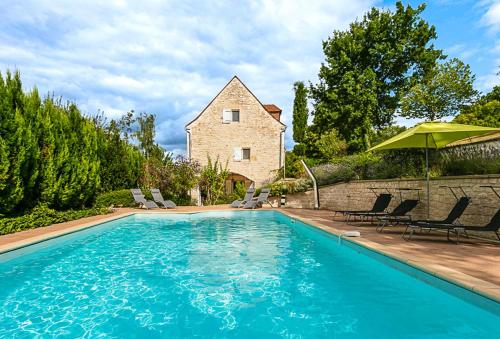 Peldbaseins, Le Prieuré beautiful 4 bedroom stone apartment with pool (Le Prieure beautiful 4 bedroom stone apartment with pool) in Saint-Germain-du-Bel-Air