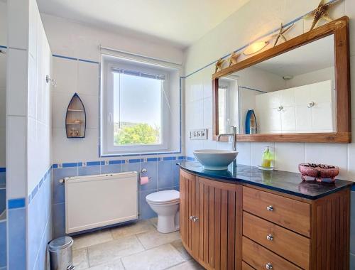 Le Prieuré beautiful 4 bedroom stone apartment with pool (Le Prieure beautiful 4 bedroom stone apartment with pool) in Saint-Germain-du-Bel-Air