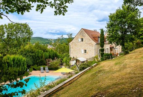 Le Prieuré beautiful 4 bedroom stone apartment with pool (Le Prieure beautiful 4 bedroom stone apartment with pool) in Saint-Germain-du-Bel-Air