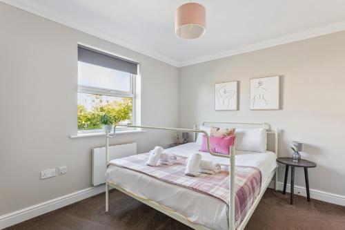 2BR Apt Near Windsor Castle, Free Parking, Balcony - By Tempstay, Windsor (photo 4)