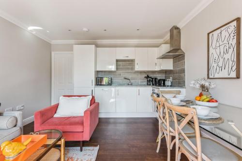 2BR Apt Near Windsor Castle, Free Parking, Balcony - By Tempstay, Windsor (photo 8)