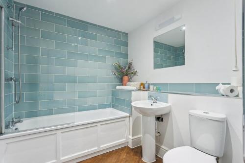 2BR Apt Near Windsor Castle, Free Parking, Balcony - By Tempstay, Windsor (photo 9)