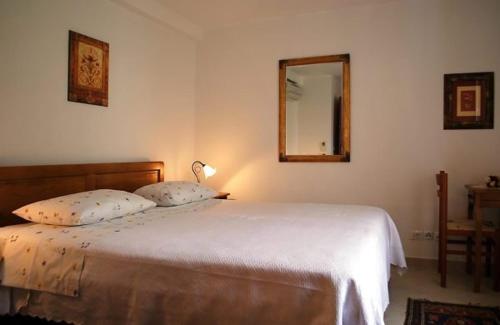 Basic Double Room image 1
