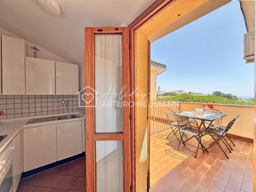 239 - Comoda mansarda in centro a Sirolo, con vista mare - POSTO AUTO E ARIA CONDIZIONATA INCLUSI - SPIAGGIA WHITE BEACH CLUB OMAGGIO dal lun al ven FINO AL 02-08