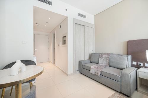 Seven Palm Jumeirah! Exceptional Rooftop Infinity Pool! Private Beach! Studio with a Balcony!, Dubaj (zdjęcie 6)
