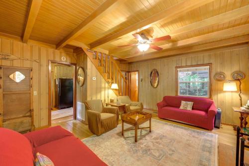 Vintage 'Snow White' Cottage ~ 2 Miles To Village! - Lake Arrowhead, CA