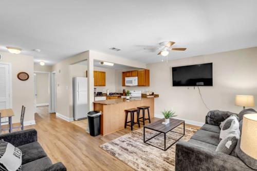 Biloxi Beachside Getaway, Biloxi