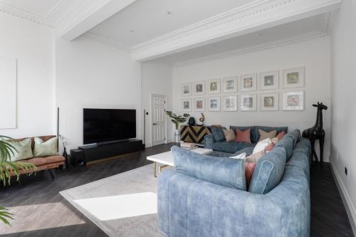 Edinburgh's Finest - Chic and Luxurious Shore Apartment, Edinburgh (photo 10)